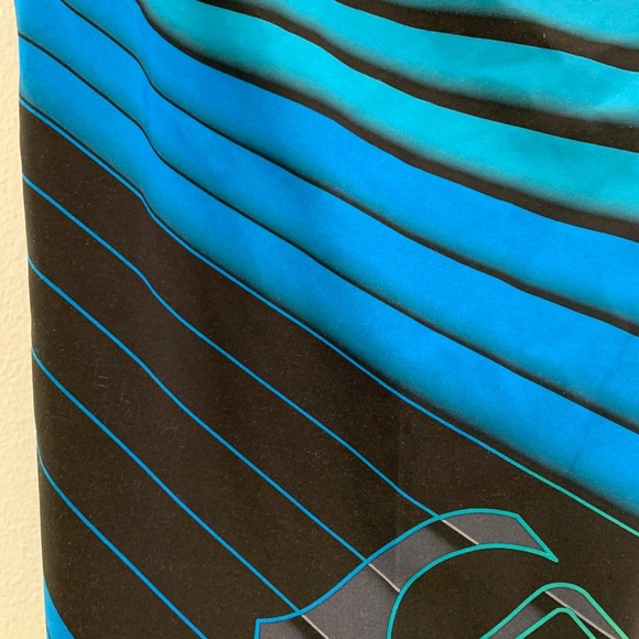 Quicksilver board shorts. Size tag unreadable. - Picture 10 of 16